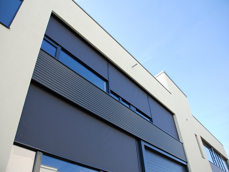 Toldo vertical guiado. Toldos en Asturias